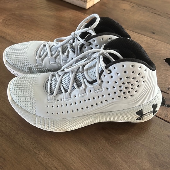 Under Armour Other - UA HOVR basketball shoes. Size 8